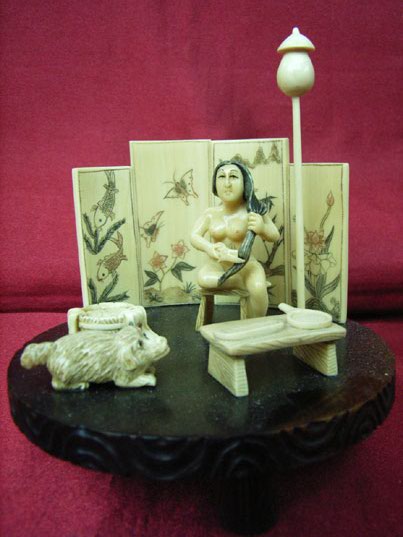kkm3217 Mammoth Ivory Carving Netsuke Naked Lady Dog
