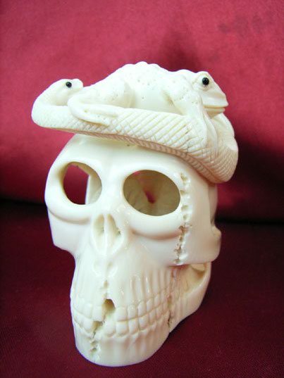 kkm3281 Mammoth Ivory Carving Snake On Skull 2.5"