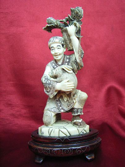 kkm3592 Mammoth Ivory Carving Man Hold Big Rabbit