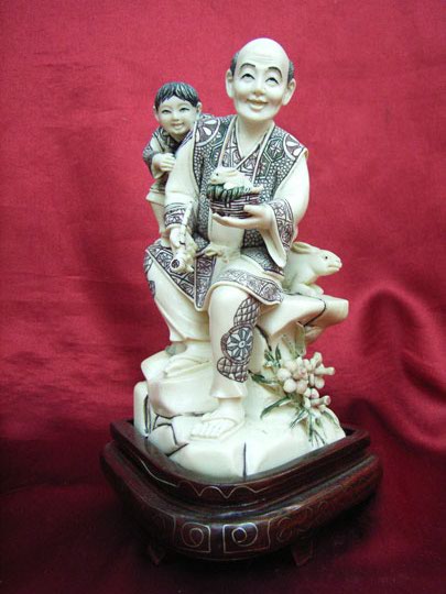 kkm3593 Mammoth Ivory Carving Dad Son and Rabbit