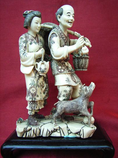 kkm3623 Mammoth Ivory Carving Farmer Couple & Dog
