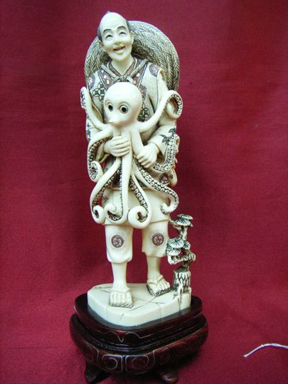 kkm3670 Mammoth Ivory Carving Man Catch Big Octopus 5-3/4"