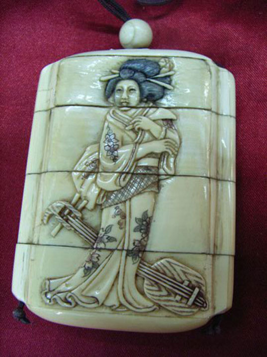 kkm3740 Mammoth Ivory Netsuke Inro Japanese Lady 3"